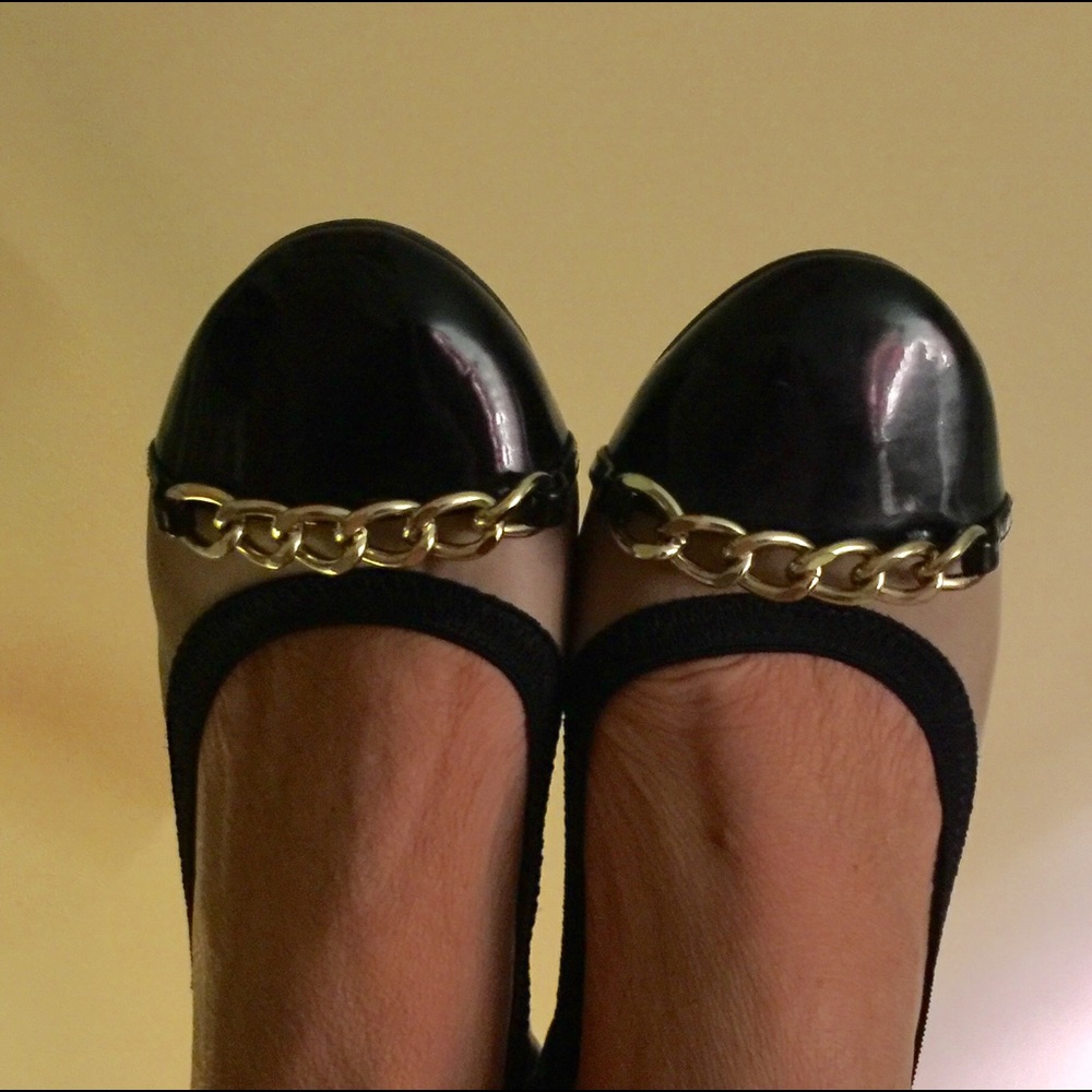 Dexflex tan/black fits like a 7 shoe says 7.5